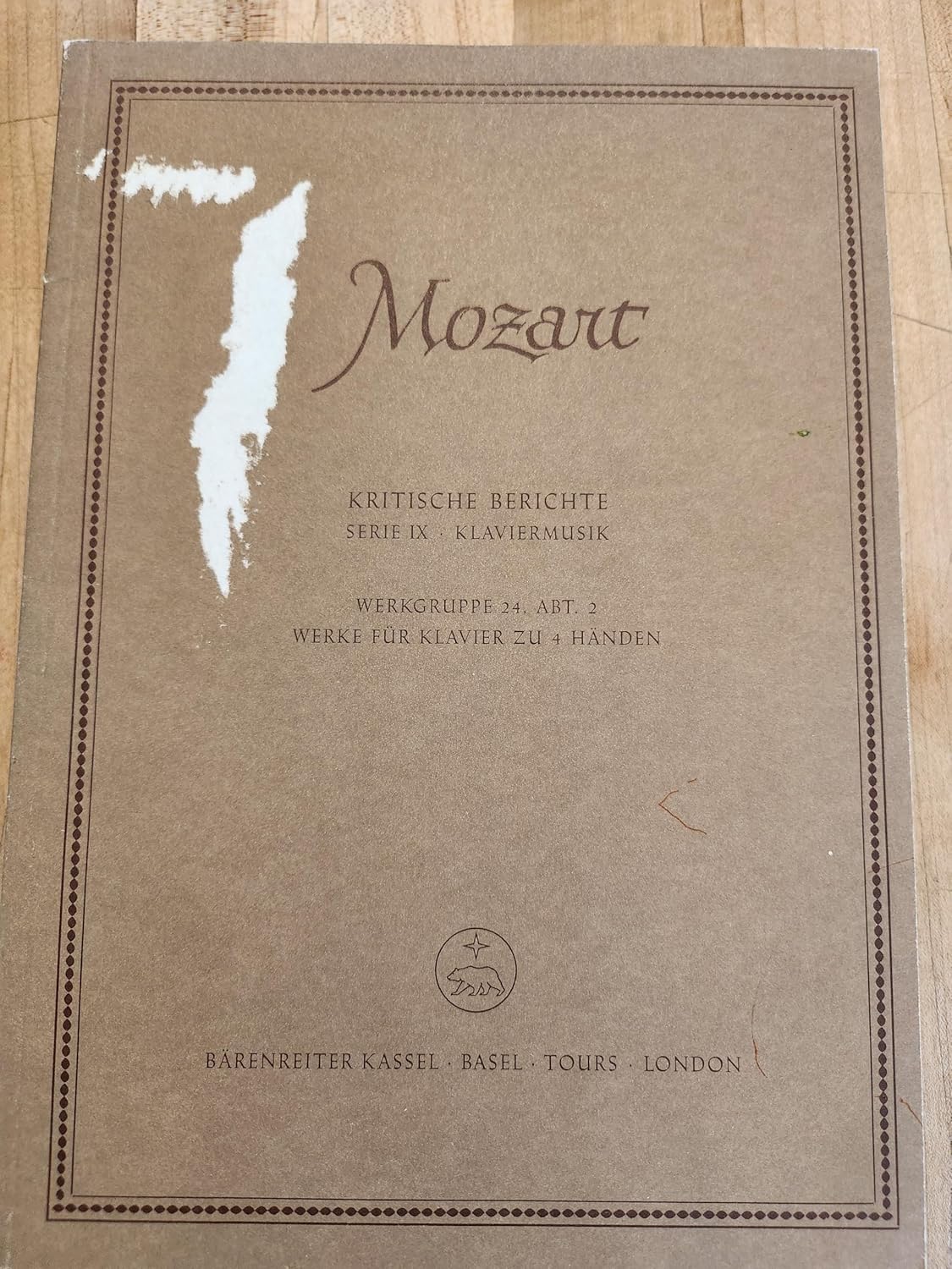 Works for Piano (four hands). Kritischer Bericht. (für BA 4501 01 und BA 4503 01) by Wolfgang Amadeus Mozart. Piano Duet - Sheet Music