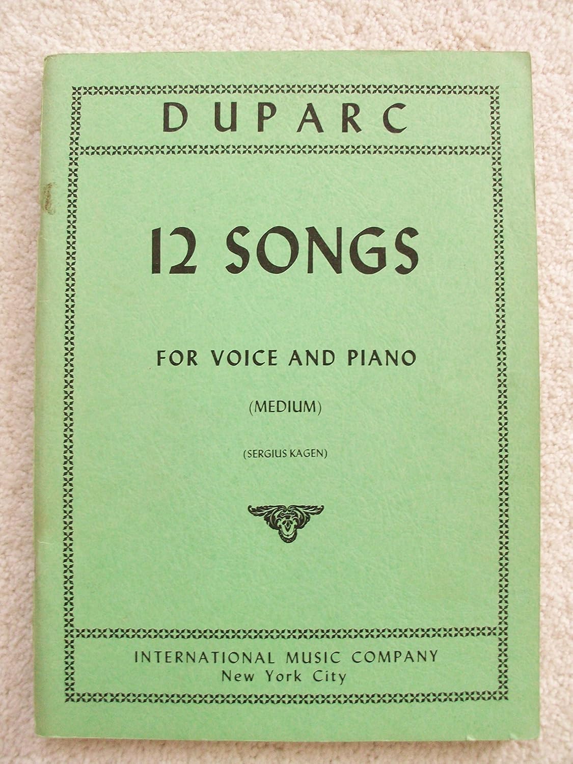 12 Songs for Voice and Piano (Medium) (Sergius Kagen) [Score] [Paperback] Henri Duparc